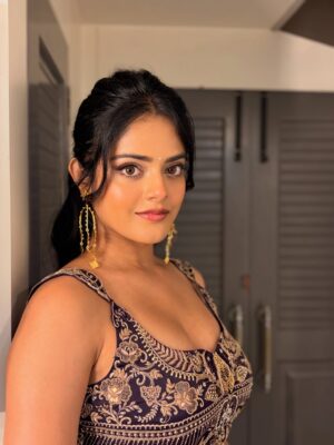 Riddhi Kumar Instagram - ✨

Outfit:- @tanva_by_deepika 
Acessories:- @sholdsherni @trishya_jewellery
Styling:- @shefalideora_
Style team:- @aksharamahi7
HMU - @makeuphairbydeepa 
Photographer - @arora.yogesh 🙈
@ohanatalents