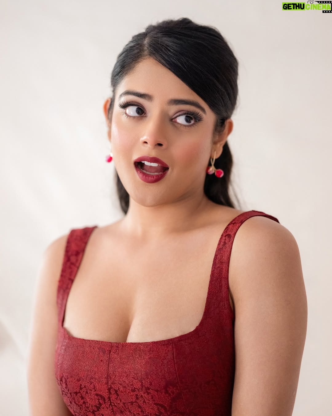 Riddhi Kumar - 95K Likes - Little Red Riding Hood? Or Red Rebelwood? ♥️🫠

Outfit:- @auburban.co 
Acessories:- @sholdsherni @trishya_jewellery
Stylist:- @shefalideora_
Style team:- @shreemahann
Photographer:- @saicharanthejareddyphotography reddyphotography
HMU - @makeuphairbydeepa 
@ohanatalents @rajasaabmovie