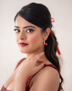 Riddhi Kumar Instagram - Little Red Riding Hood? Or Red Rebelwood? ♥️🫠

Outfit:- @auburban.co 
Acessories:- @sholdsherni @trishya_jewellery
Stylist:- @shefalideora_
Style team:- @shreemahann
Photographer:- @saicharanthejareddyphotography reddyphotography
HMU - @makeuphairbydeepa 
@ohanatalents @rajasaabmovie