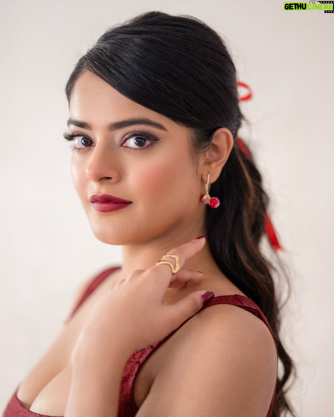 Riddhi Kumar - 95K Likes - Little Red Riding Hood? Or Red Rebelwood? ♥️🫠

Outfit:- @auburban.co 
Acessories:- @sholdsherni @trishya_jewellery
Stylist:- @shefalideora_
Style team:- @shreemahann
Photographer:- @saicharanthejareddyphotography reddyphotography
HMU - @makeuphairbydeepa 
@ohanatalents @rajasaabmovie