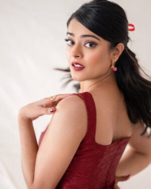 Riddhi Kumar Instagram - Little Red Riding Hood? Or Red Rebelwood? ♥️🫠

Outfit:- @auburban.co 
Acessories:- @sholdsherni @trishya_jewellery
Stylist:- @shefalideora_
Style team:- @shreemahann
Photographer:- @saicharanthejareddyphotography reddyphotography
HMU - @makeuphairbydeepa 
@ohanatalents @rajasaabmovie