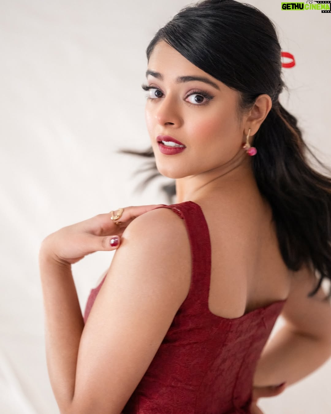 Riddhi Kumar - 95K Likes - Little Red Riding Hood? Or Red Rebelwood? ♥️🫠

Outfit:- @auburban.co 
Acessories:- @sholdsherni @trishya_jewellery
Stylist:- @shefalideora_
Style team:- @shreemahann
Photographer:- @saicharanthejareddyphotography reddyphotography
HMU - @makeuphairbydeepa 
@ohanatalents @rajasaabmovie