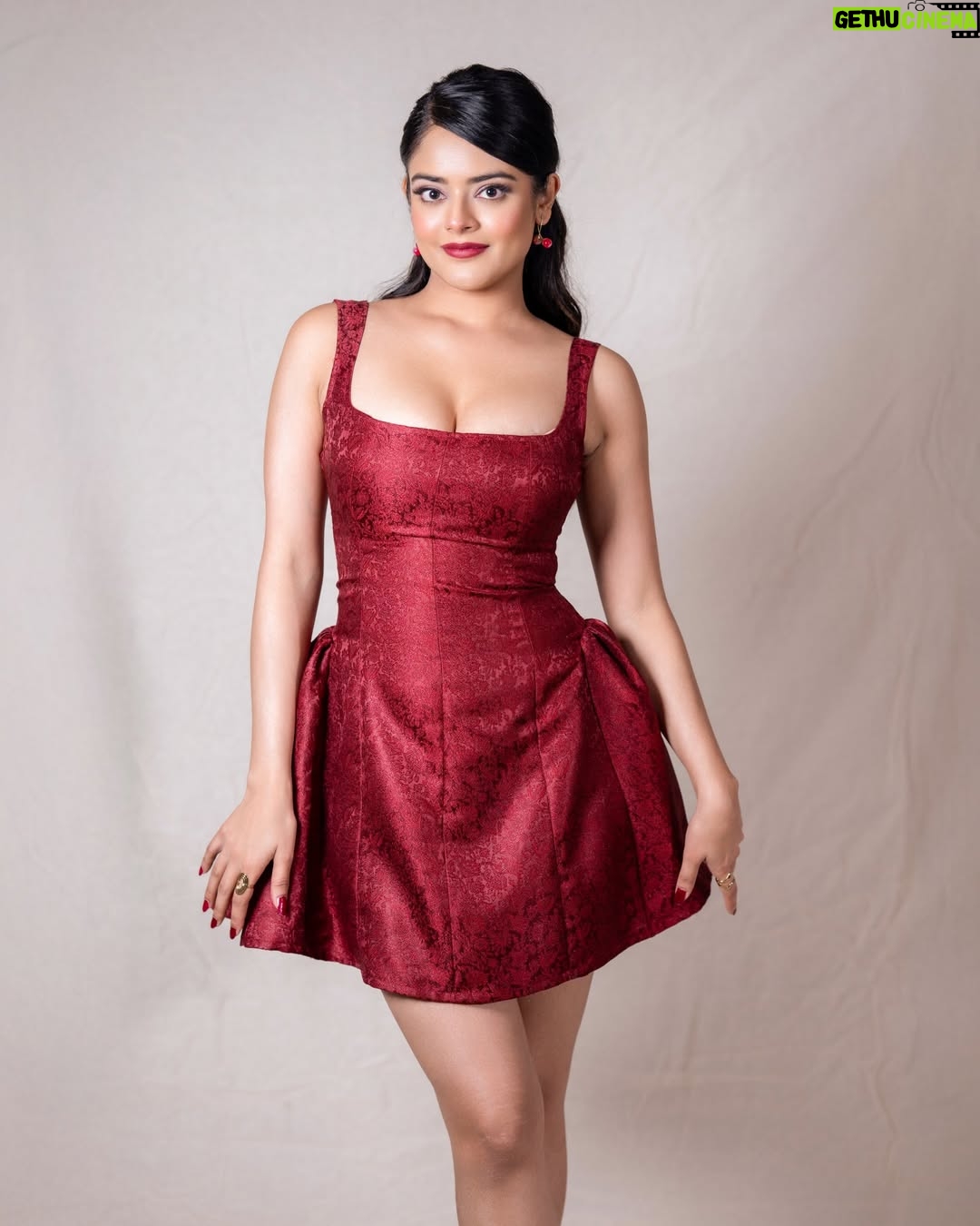 Riddhi Kumar - 95K Likes - Little Red Riding Hood? Or Red Rebelwood? ♥️🫠

Outfit:- @auburban.co 
Acessories:- @sholdsherni @trishya_jewellery
Stylist:- @shefalideora_
Style team:- @shreemahann
Photographer:- @saicharanthejareddyphotography reddyphotography
HMU - @makeuphairbydeepa 
@ohanatalents @rajasaabmovie