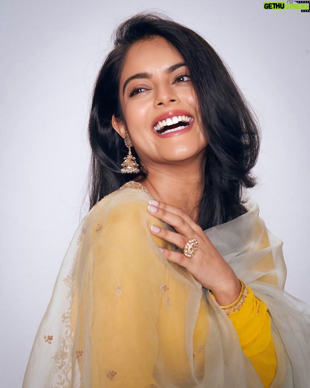 Riddhi Kumar - 41.9K Likes - Let the only contagion for us all be laughter 💛✨

Sunshine state of mind ☀️🧏🏻‍♀️🌻