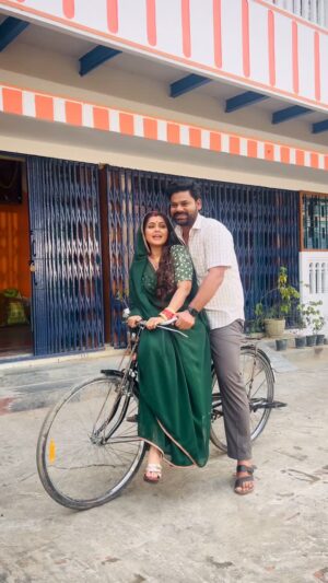 Rinku Ghosh Instagram - Happy birthday dearest @devsingh6780
Mujhe isse achaa pic yaa video nahi mil sakta tha post karne k liyeđđđ.Toh kab chal rahe ghoom ne cycle peđđđđđđ
#instagood #reelitfeelit #reelkarofeelkaro