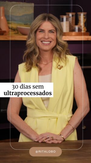 Rita Lobo Instagram - DESAFIO 30 DIAS SEM ULTRAPROCESSADOS - Uma jornalista e a filha de 8 anos decidiram ficar um mês sem comer nada que tivesse na lista de ingredientes nomes difíceis de pronunciar –ou seja, ultraprocessados. 

Ela conta que em 10 dias começou a sentir os primeiros efeitos da mudança de hábito: AQUELA VONTADE DE FICAR BELISCANDO SIMPLESMENTE SUMIU. 

Com a filha não foi diferente: ela começou a comer melhor e, inclusive, a provar mais tipos de alimentos. 

Os resultados foram tão positivos que a família toda decidiu continuar sem ultraprocessados, mesmo depois dos 30 dias. Inclusive o marido, que no início torceu o nariz para o desafio! 

Esse tipo de desafio é muito eficiente pra ajudar na transformação de hábitos. E no Panelinha, vira e mexe, a gente promove uns desafios pra ajudar a excluir os ultraprocessados da alimentação. Quer vir com a gente?

Quando você corta os ultraprocessados, até o paladar recalibra: a cenoura volta a ser doce, o amarguinho da couve não assusta… Preparei uma página especial com receitas que vão turbinar a sua alimentação com comida de verdade, sem ultraprocessados.

Comenta “PANELINHA” que eu mando o link na sua DM.