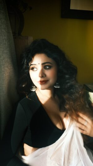 Ritabhari Chakraborty Instagram - চন্দনও করিয়া কালা অঙ্গে মেখেছি।
