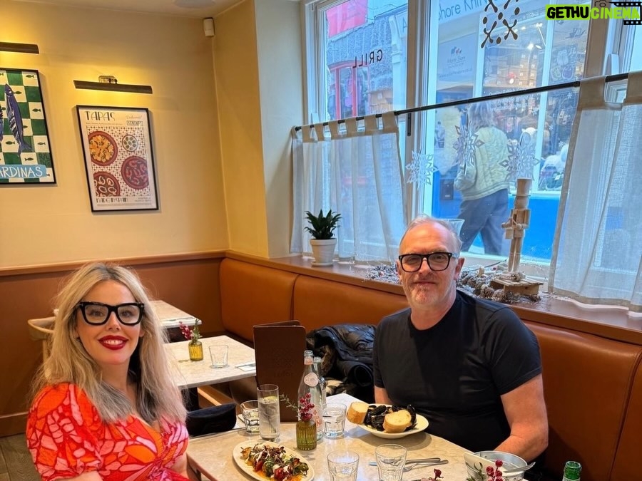 Roisin Conaty - 34.5K Likes - A ‘Man Down’ Christmas meet up. Mike brought his dog Pamela who finally kissed me after 5 hours of being solidly wooed with roast chicken.