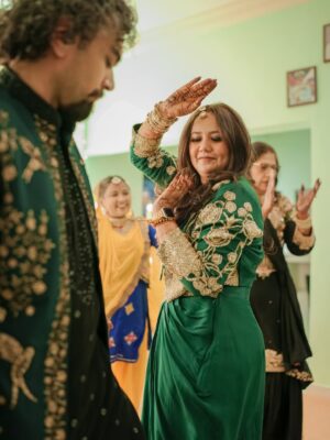Roopal Tyagi Instagram - My forever dance partner 💃 🕺 🎉
#roonom