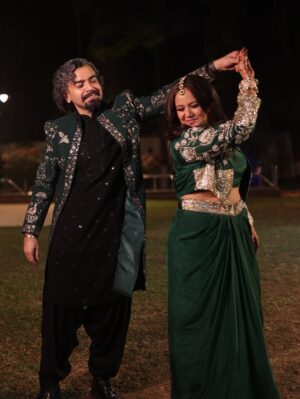 Roopal Tyagi Instagram - My forever dance partner 💃 🕺 🎉
#roonom