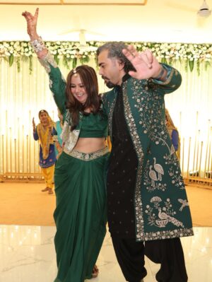 Roopal Tyagi Instagram - My forever dance partner 💃 🕺 🎉
#roonom