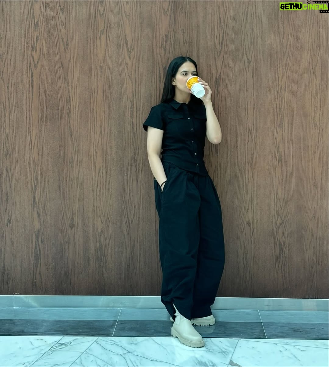 Roopi Gill - 403K Likes - Some Old Some New 📝 🍰 🎵 💅

5th Slide - @dripbyrage 🔥