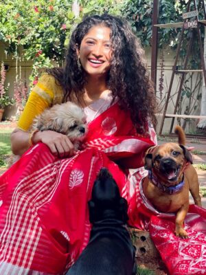 Roshni Prakash Instagram - Sankranthi glow courtesy of the sun. Photo courtesy of Amma. Patience courtesy of my babies. Happy Makara Sankranthi 🤍🌾✨