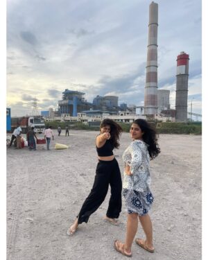 Roshni Prakash Instagram - I had the chance to play a small role in #MARK , and I’m beyond grateful for the opportunity. It has been a journey that opened doors to new connections, provided immense learning, and taught me the strength of patience.

Thank you, @kichchasudeepa sir, for showing me what it takes to be a star and the importance of being consistent with your effort. My dreams have only gotten bigger after meeting you. And yes, thank you for the best slow cooked biryani!

@sathyajyothifilms , I am indebted to you for the hospitality and care you showed during and after the shoot. It’s an honor to have been associated with you.

@vijay_kartikeyaa , thank you for giving me this opportunity, sir. It was wonderful to see you in your element.

To the beautiful people I associated with on this project: I absolutely love the energy each one of you has shared with me, and I will hold these innumerable memories close to my heart.

@archanakottige (FB to my BV), I love you 🤍

@gopalkrishnadeshpande @prathapnaarayan @sathya_actor @abishek_joseph @shettymayur24 the squad I never knew I needed, but now I can’t imagine the shoot without you all. Best boys ever!

@naveenchandra212 I didn’t get a picture with you, but I won’t forget our conversations. Here’s to cinema! 🤍

@vikranth_santhosh the “running star” on set 😅. It was lovely working with you.

@krishnapriya_822 here’s to our endless gossip and fish steak. Ne oru nalla penn kutty 🤍

@silva_stunt master One year and we have had two releases together. Manifesting a fight sequence where you teach me how to fight! 🥷

#MARK releases today. As a team, we have made this with resilience and a shared passion. Please do watch it and let me know what you think! ✨