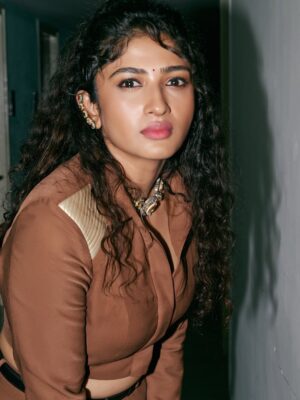 Roshni Prakash Instagram - Just a brown moment. 🤎