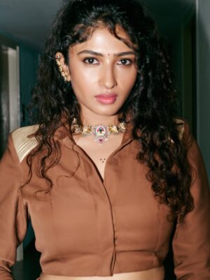 Roshni Prakash Instagram - Just a brown moment. 🤎