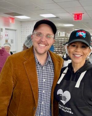 Rosie Perez Instagram - Okay. Hate the hair net by love that hat!! Volunteering at @godslovenyc today #WorldAidsDay2025! Such a loving and fun atmosphere here. Feels great. Especially on a tough day of Remembering so many loved ones who have gone too soon from this horrific disease. The volunteers at GLWD make the day so much easier. Please join us whenever you have a free moment to volunteer too. Just check their website. It’ll make you feel good inside as well. #UntilTheresACure ❤️❤️❤️