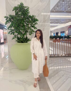 Rucha Hasabnis Instagram - सfed sa Ishq 🐚✨🦢