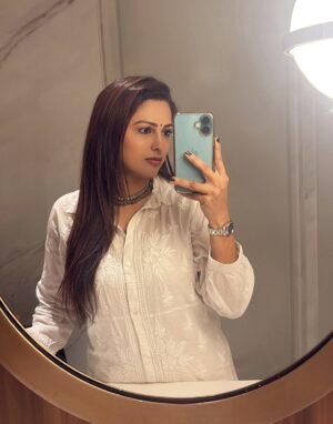Rucha Hasabnis Instagram - सfed sa Ishq 🐚✨🦢