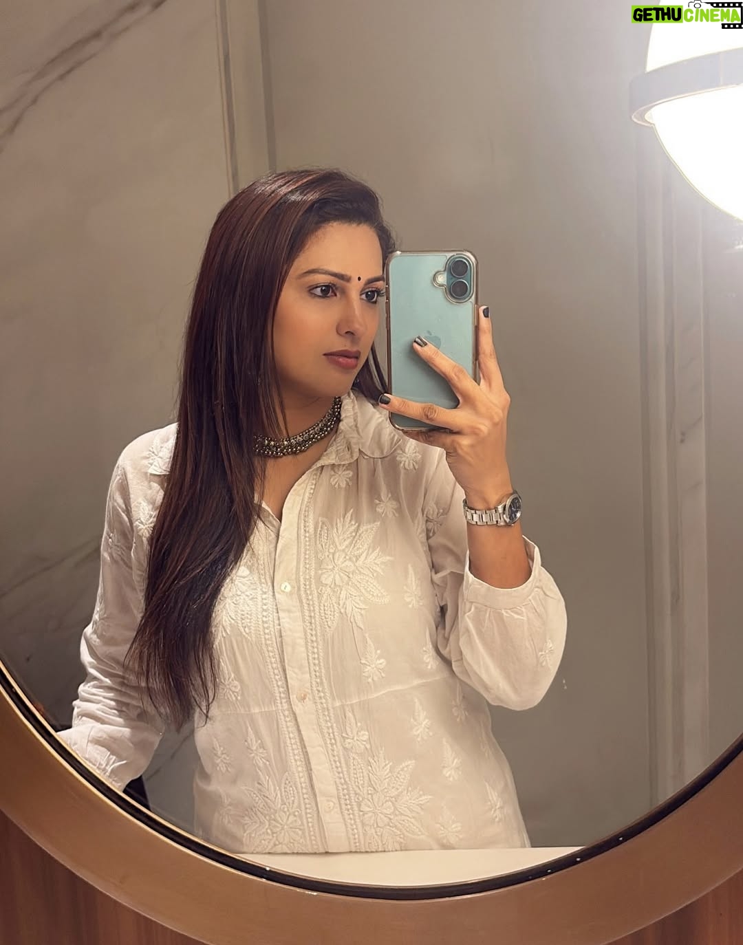 Rucha Hasabnis - 99.4K Likes - सfed sa Ishq 🐚✨🦢