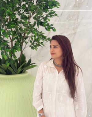 Rucha Hasabnis Instagram - सfed sa Ishq 🐚✨🦢