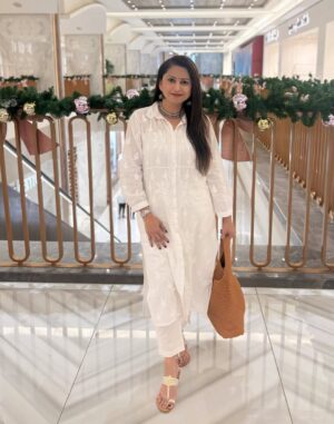 Rucha Hasabnis Instagram - सfed sa Ishq 🐚✨🦢