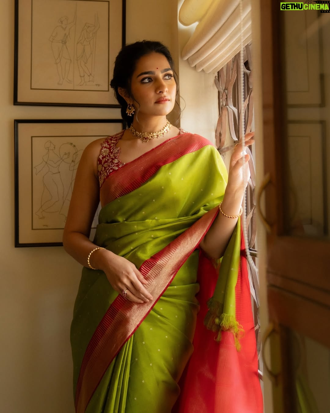 Rukmini Vasanth - 616.7K Likes - ✨🧡🌱

Styled by - @poojakaranam 
Styling team - @keerthi.madhusudan @stephen_styles_ 
Saree - @avantraofficial 
Jewelry - @tribebyamrapali 
Hair - @chakrapu.madhu 
Makeup - @nikitashak 
Photographer - @sujana.zip
Saree drape artist - @makeoverby_roopakala