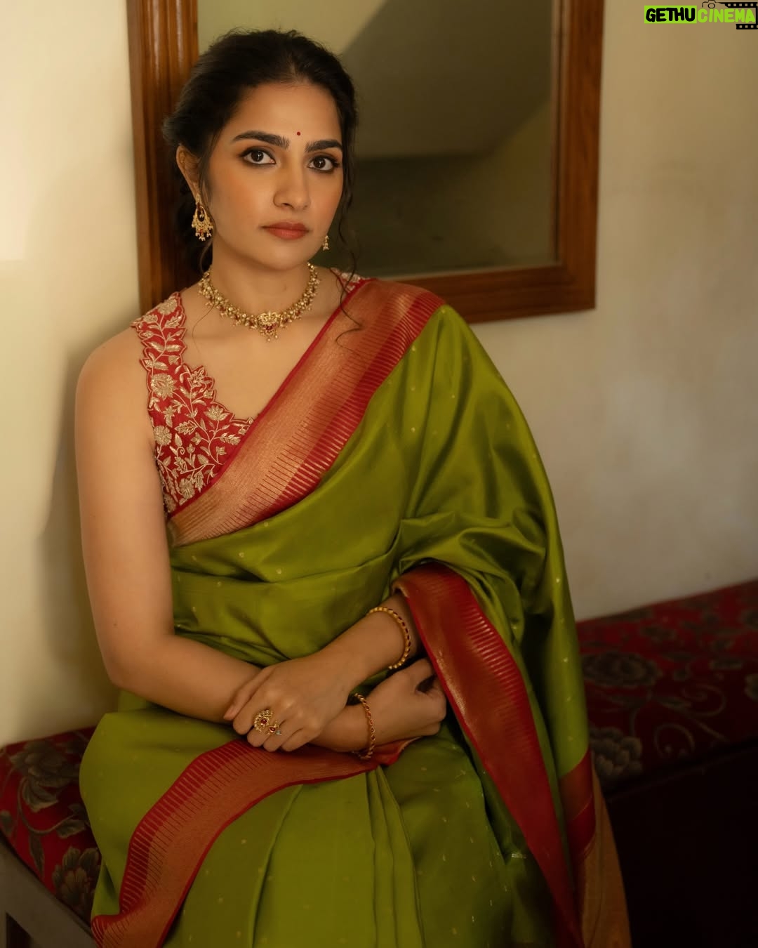 Rukmini Vasanth - 616.7K Likes - ✨🧡🌱

Styled by - @poojakaranam 
Styling team - @keerthi.madhusudan @stephen_styles_ 
Saree - @avantraofficial 
Jewelry - @tribebyamrapali 
Hair - @chakrapu.madhu 
Makeup - @nikitashak 
Photographer - @sujana.zip
Saree drape artist - @makeoverby_roopakala