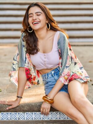 Rukshar Dhillon Instagram - Live like golden☀️♥️
📸- @shubzphoto