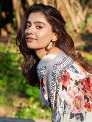 Rukshar Dhillon Instagram - Live like golden☀️♥️
📸- @shubzphoto