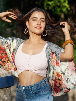 Rukshar Dhillon Instagram - Live like golden☀️♥️
📸- @shubzphoto
