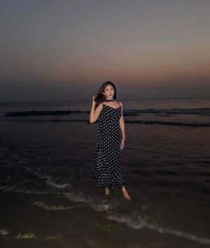Safa Kabir Instagram - A sunset made of fire and ocean blues.
Exactly where I’m meant to be.