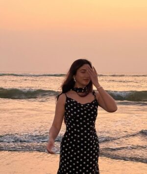 Safa Kabir Instagram - A sunset made of fire and ocean blues.
Exactly where I’m meant to be.