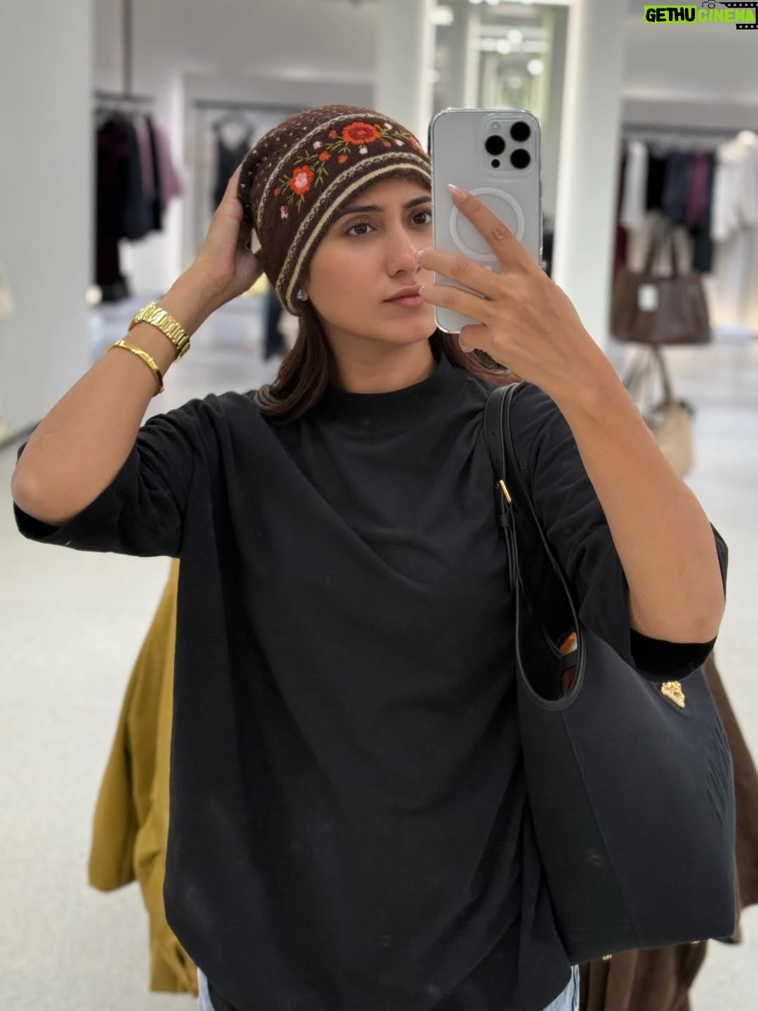 Safa Kabir - 42K Likes - Dumping all my 2025’s mirror shots ☺️
#2025 #mirrorselfie #fun #memories