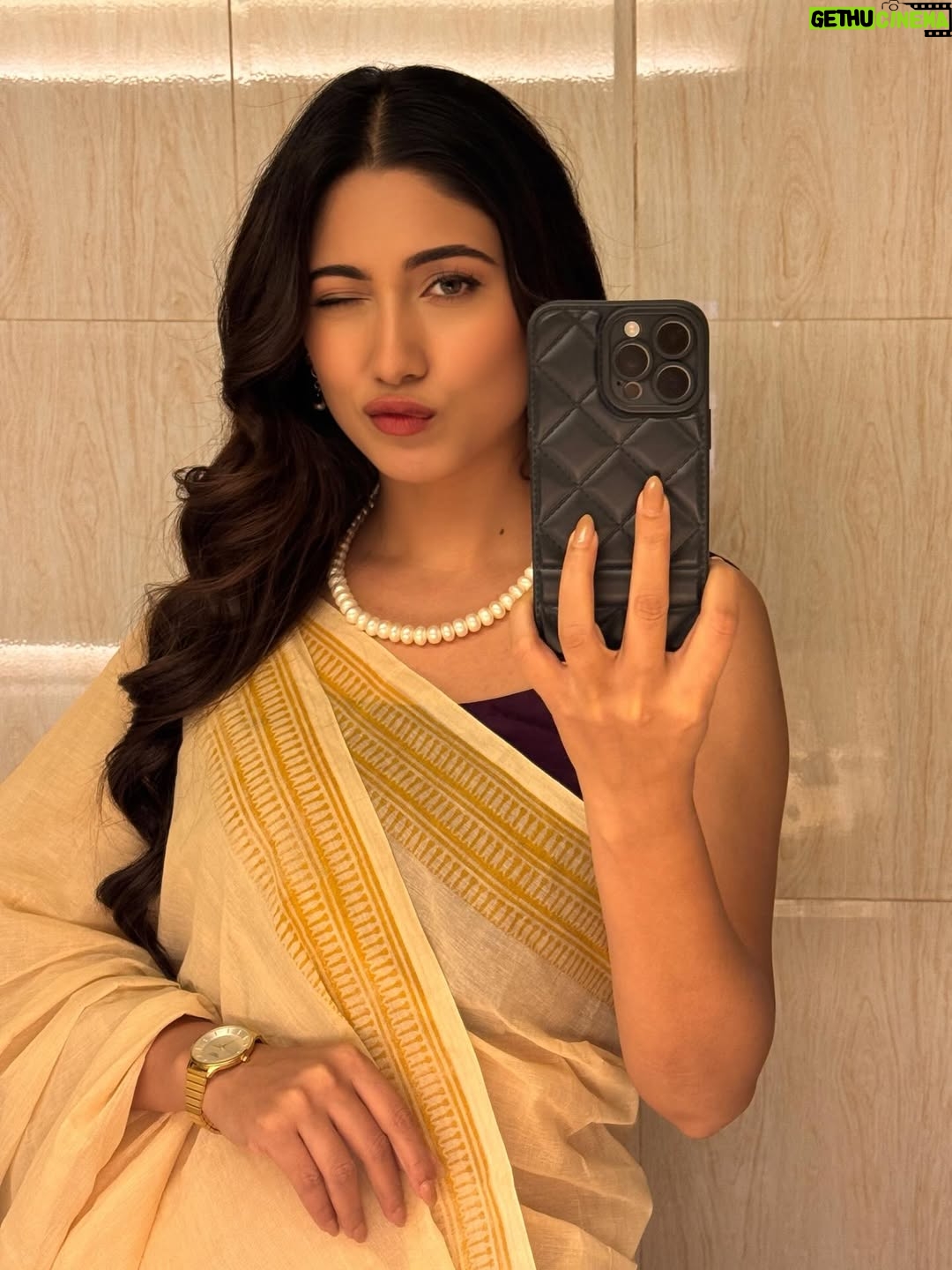 Safa Kabir - 42K Likes - Dumping all my 2025’s mirror shots ☺️
#2025 #mirrorselfie #fun #memories