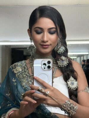 Safa Kabir Instagram - Dumping all my 2025’s mirror shots ☺️
#2025 #mirrorselfie #fun #memories