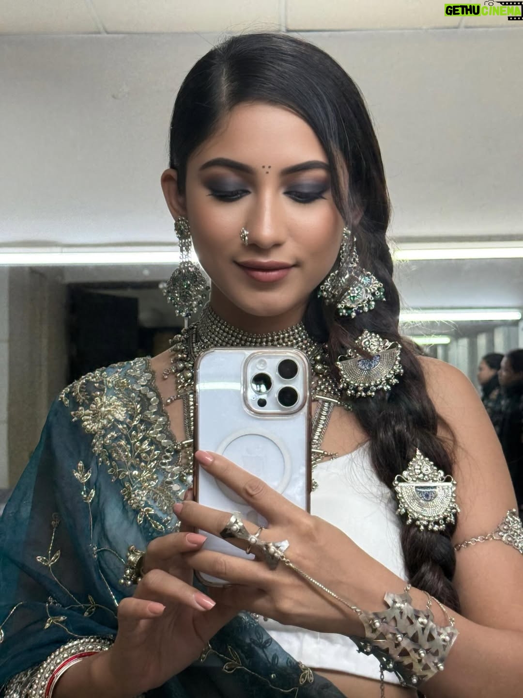 Safa Kabir - 42K Likes - Dumping all my 2025’s mirror shots ☺️
#2025 #mirrorselfie #fun #memories
