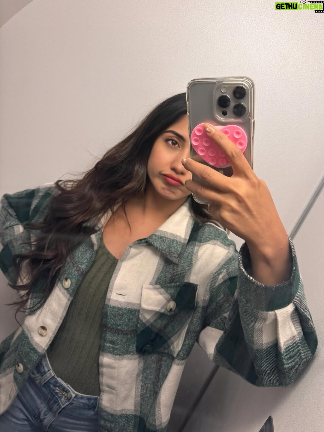 Safa Kabir - 42K Likes - Dumping all my 2025’s mirror shots ☺️
#2025 #mirrorselfie #fun #memories