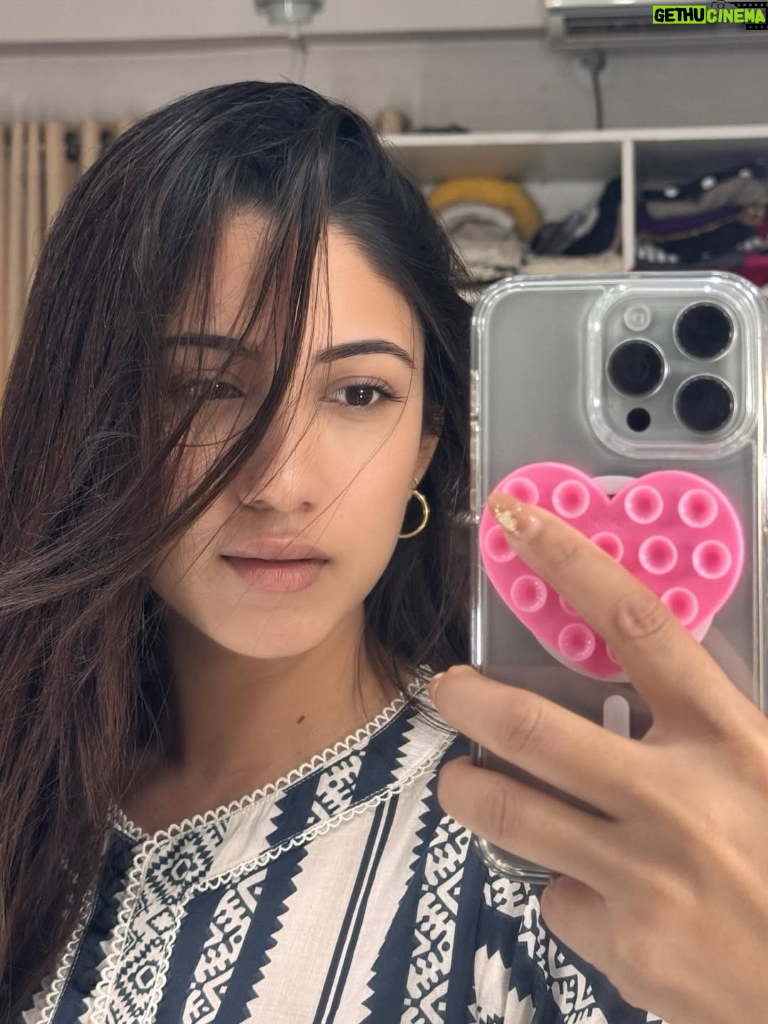 Safa Kabir - 42K Likes - Dumping all my 2025’s mirror shots ☺️
#2025 #mirrorselfie #fun #memories