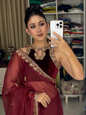 Safa Kabir Instagram - Dumping all my 2025’s mirror shots ☺️
#2025 #mirrorselfie #fun #memories