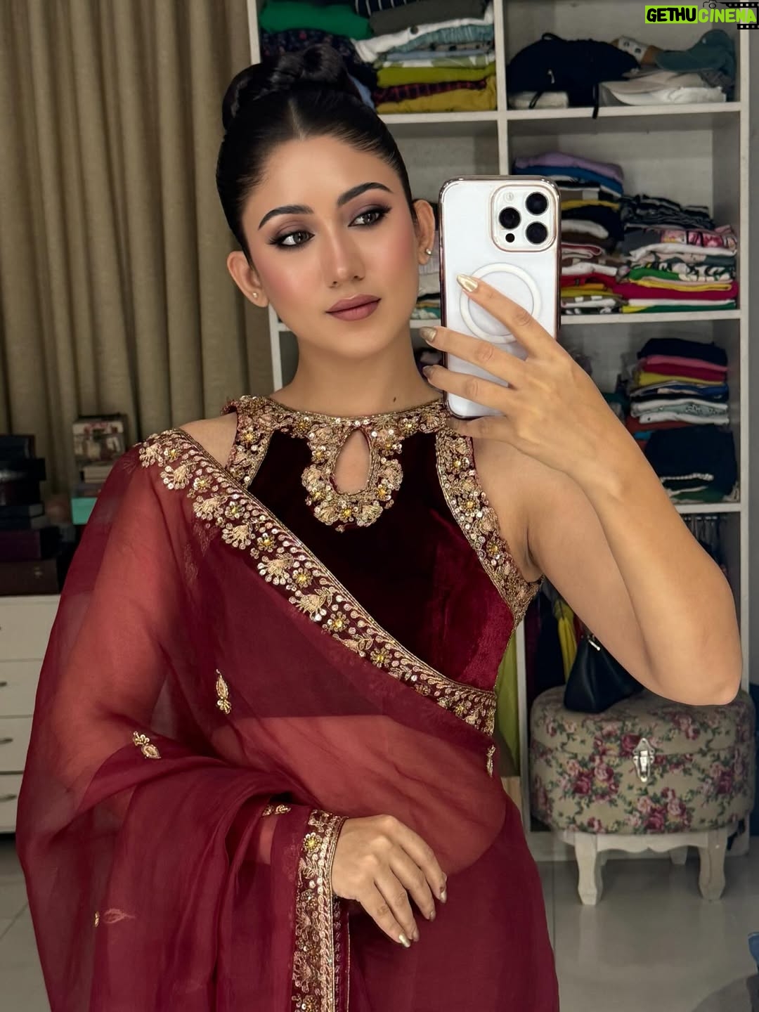 Safa Kabir - 42K Likes - Dumping all my 2025’s mirror shots ☺️
#2025 #mirrorselfie #fun #memories