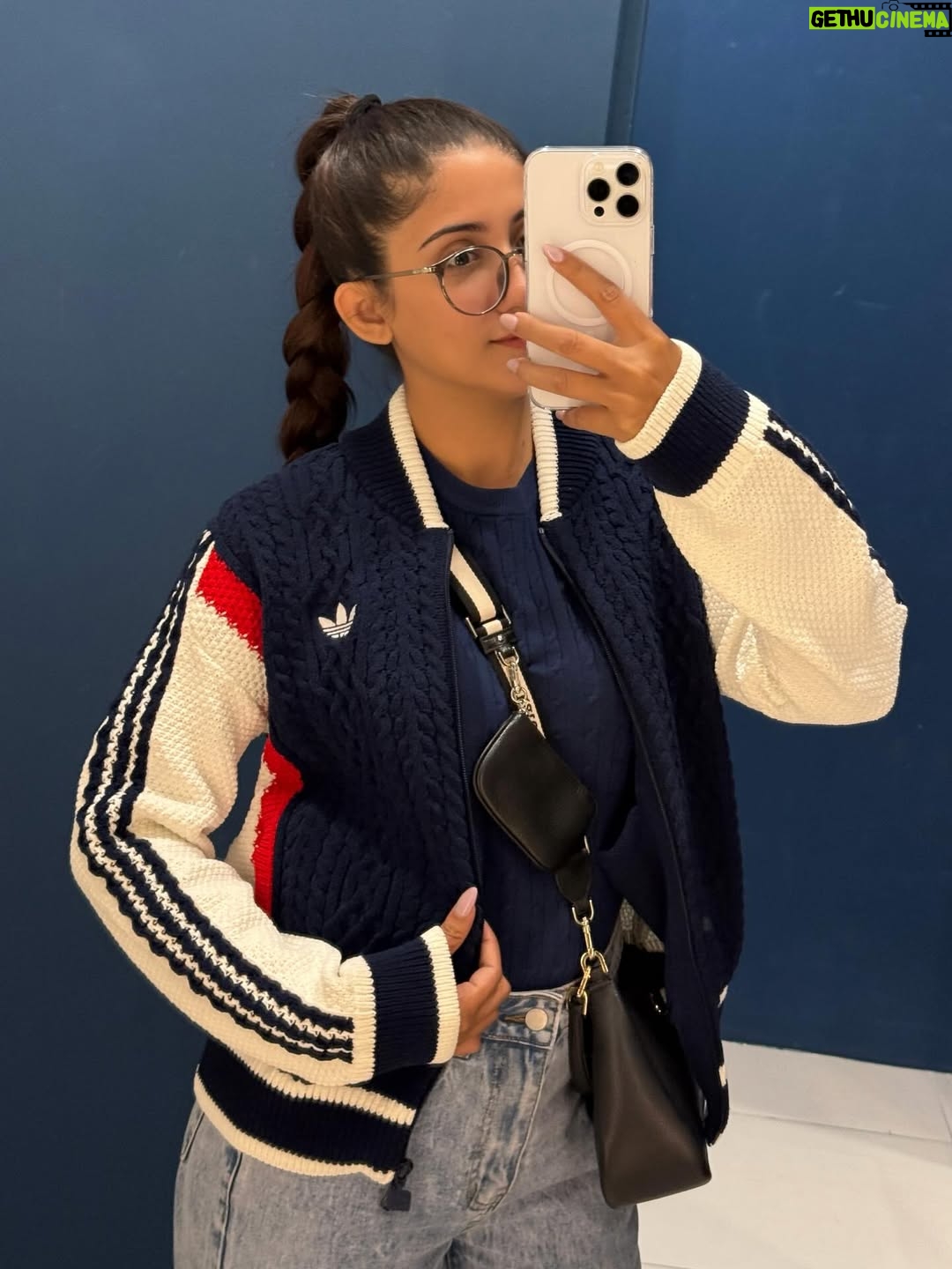 Safa Kabir - 42K Likes - Dumping all my 2025’s mirror shots ☺️
#2025 #mirrorselfie #fun #memories