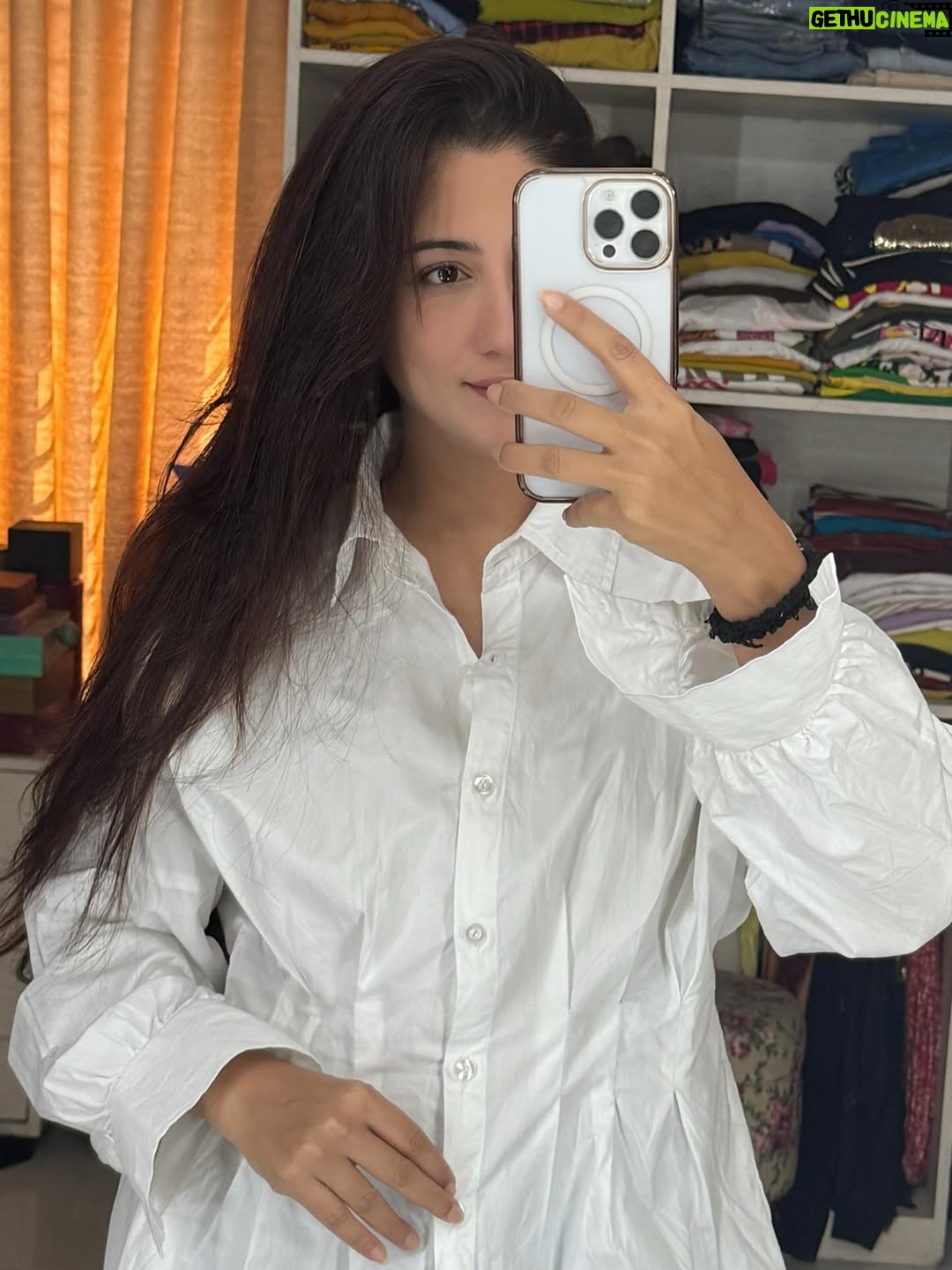 Safa Kabir - 42K Likes - Dumping all my 2025’s mirror shots ☺️
#2025 #mirrorselfie #fun #memories