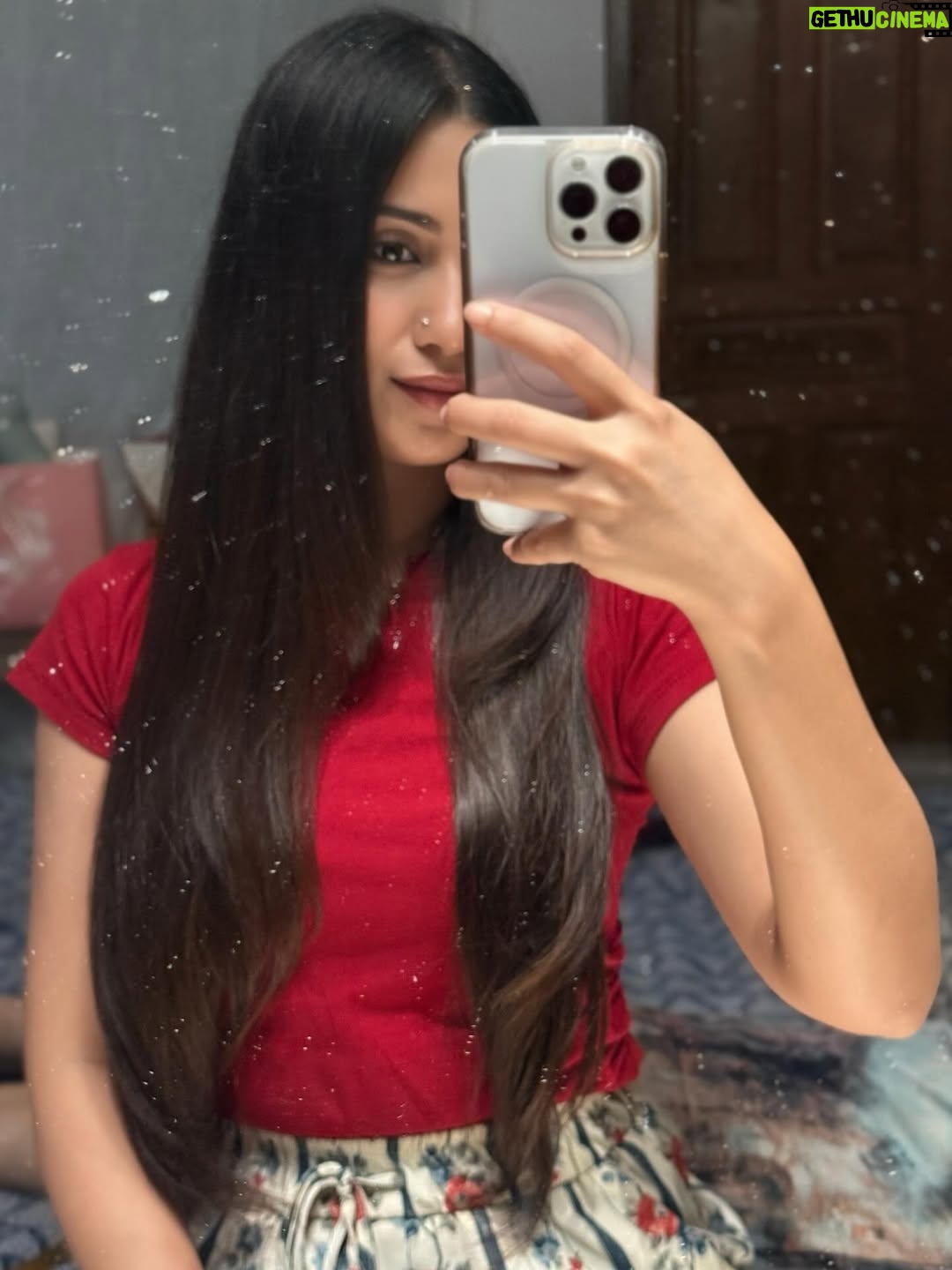 Safa Kabir - 42K Likes - Dumping all my 2025’s mirror shots ☺️
#2025 #mirrorselfie #fun #memories