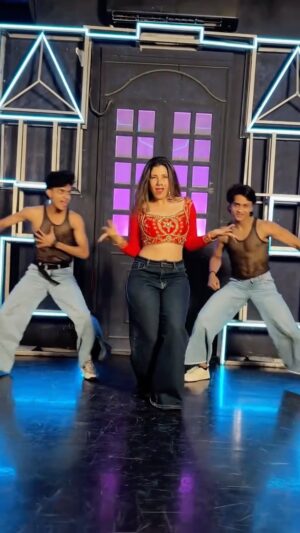 Sambhavna Seth Instagram - AAJ BHOJPURI TADKA HO JAYE 
 Kya bolte ho Raja ji 
.
.
🕺- @rahulltandellll @aarya.shinde_ 
DC — @rockingjiya 
.
🎥- @amey_305 
Edit - @power_mine_ 
.
#bhojpuri #pawansingh #bhojpuri_song #dance