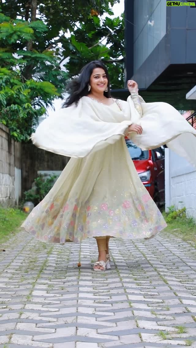 Samskruthy Shenoy - 7.2K Likes - Unnodu vazhatha vaazhvenna vaazhvu ❤️

Thank you @swaasa_fashion ❤️
VC - @pixelpoet_alan 

#trendingreels #samskruthy #samskruthyshenoy #loveyourself