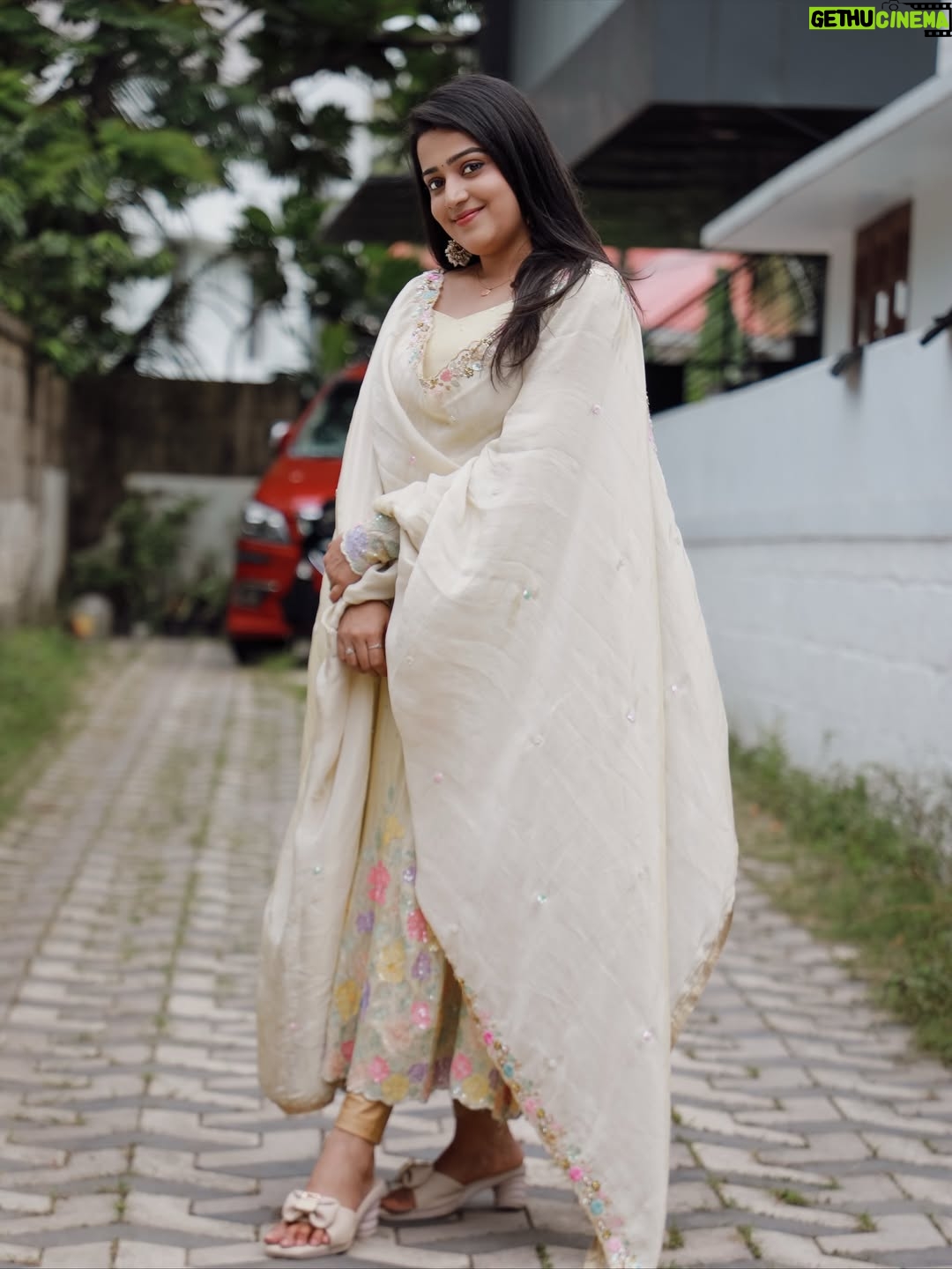 Samskruthy Shenoy - 3.8K Likes - Thank you for this beautiful costume @swaasa_fashion @swaasa_rentals ❤️

PC - @pixelpoet_alan