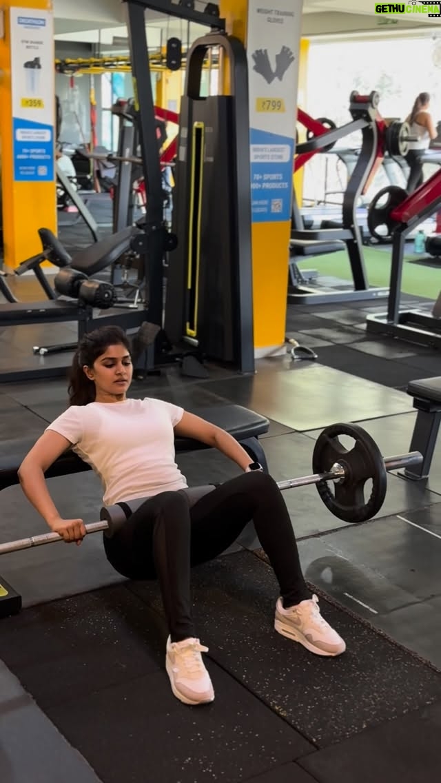 Sanjana Anand - 115K Likes - If chasing your dream feels expensive , wait till you see the cost of Comfort! ✨
.
.
@vijay_mr_universe 🏋️‍♀️💪

#legday #besttrainer