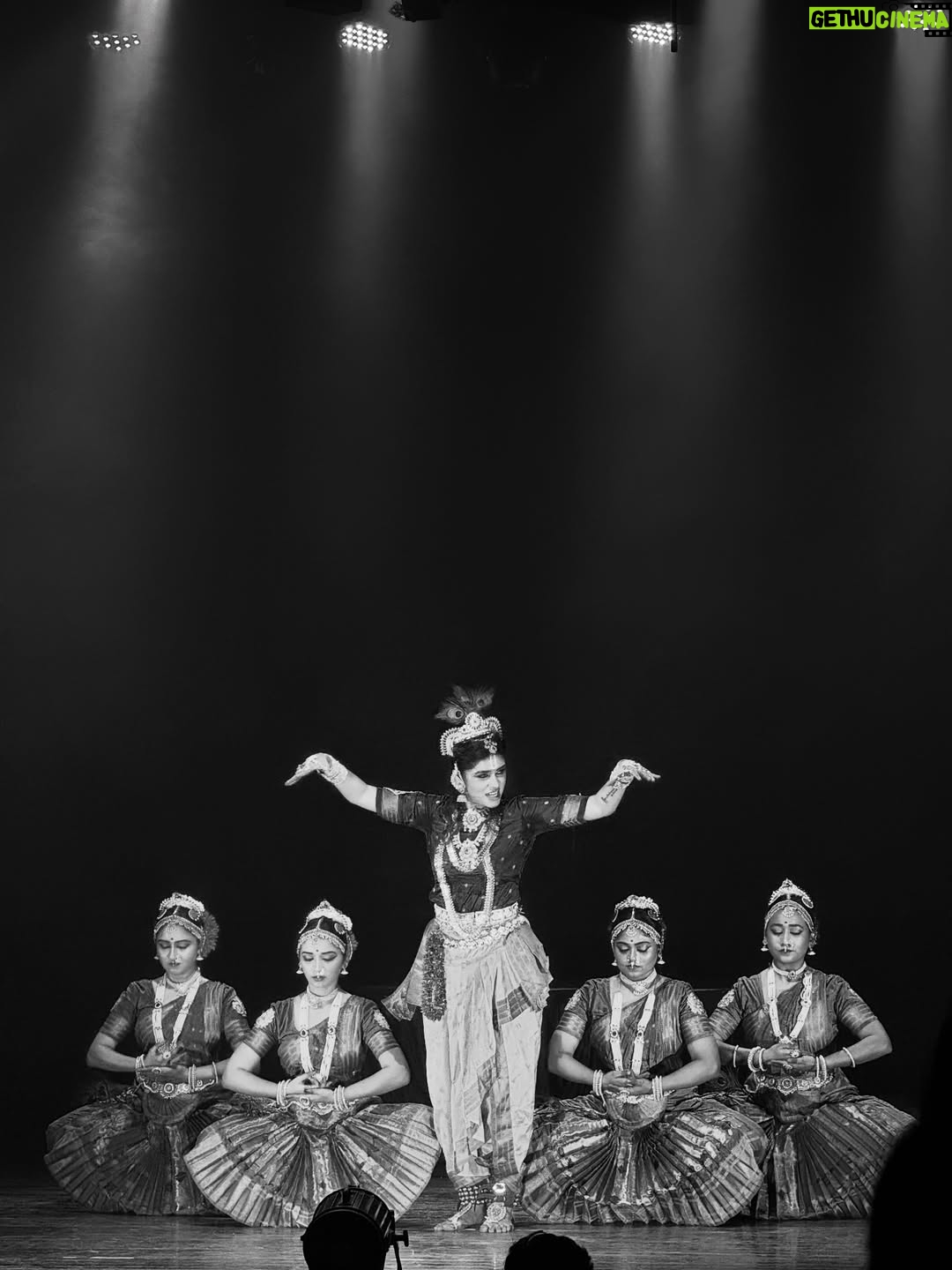 Sanskruti Balgude - 1K Likes - If you want to see this magic go for the colourful one. It’s Beautiful. Amazing show Directed by @sanskruti_balgude_official 😀💃🏻
Superb Lighting and Performance 👌🏻
Co-Produce by @kedar_juris05 🤩
.
I shot this in black and white. 
Shot on IPhone @apple 😉
#Dance #Lights #krishnalovers❤️ #sanskrutibalgude