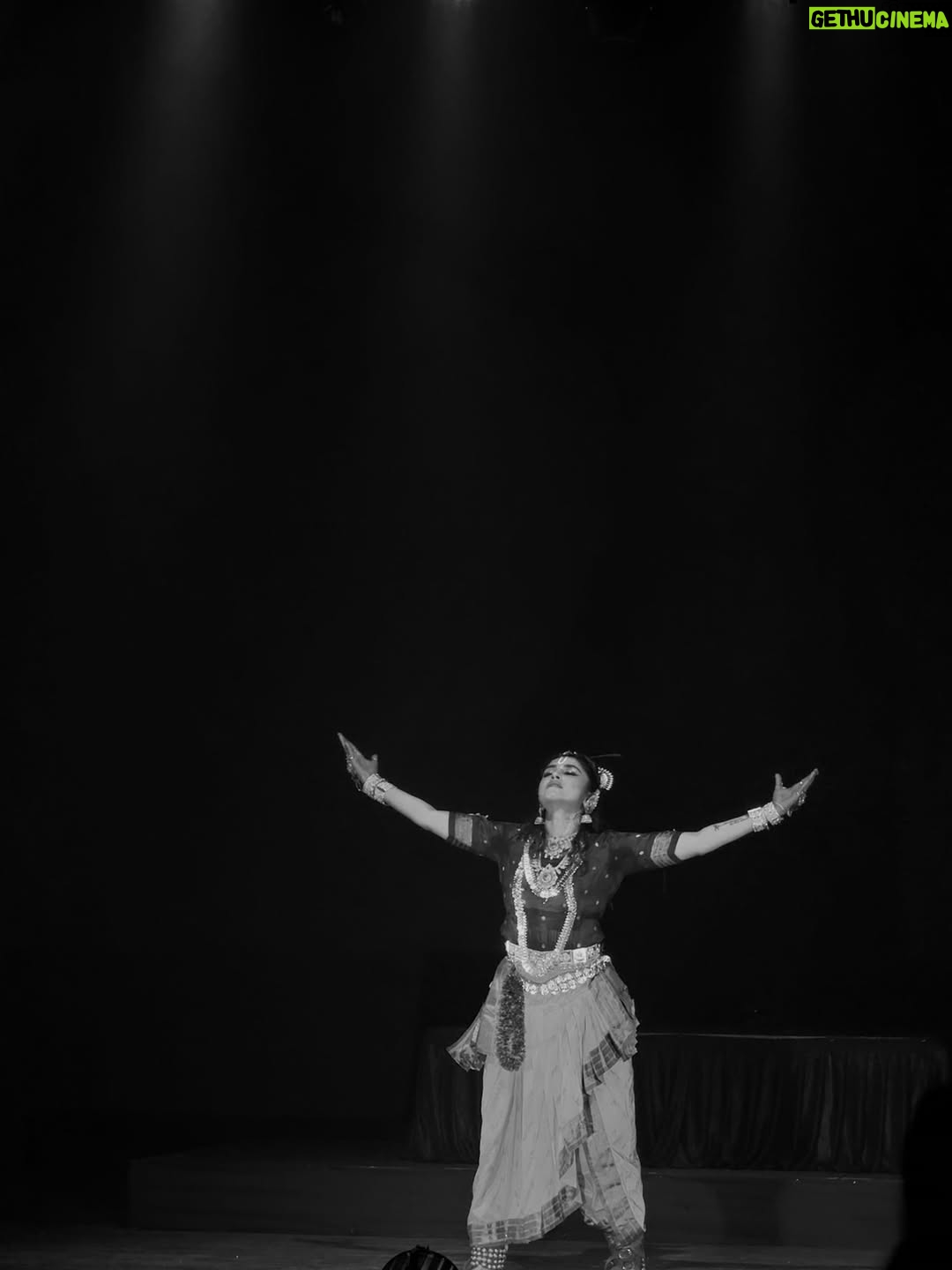 Sanskruti Balgude - 1K Likes - If you want to see this magic go for the colourful one. It’s Beautiful. Amazing show Directed by @sanskruti_balgude_official 😀💃🏻
Superb Lighting and Performance 👌🏻
Co-Produce by @kedar_juris05 🤩
.
I shot this in black and white. 
Shot on IPhone @apple 😉
#Dance #Lights #krishnalovers❤️ #sanskrutibalgude
